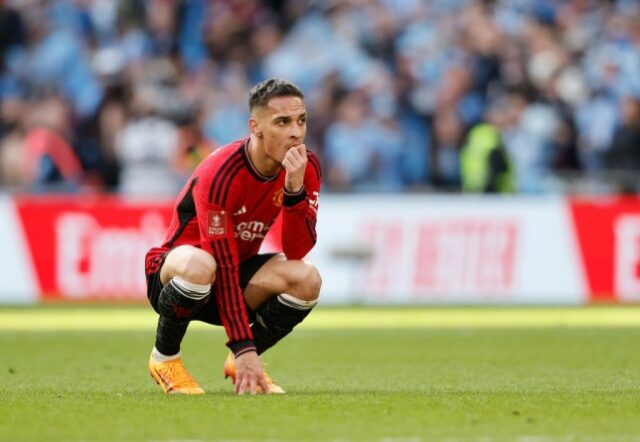 Antony retratado em ação pelo Man Utd contra o Coventry City