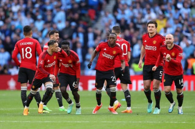 Antony provoca jogadores do Coventry após vitória do Manchester United