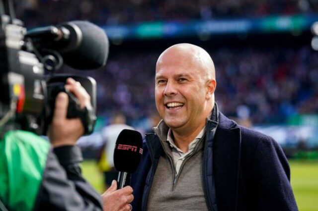 Arne Slot, técnico do Feyenoord, é procurado pelo Liverpool