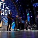 O comissário da NFL Roger Goodell fala durante a primeira rodada do Draft da NFL de 2024 no Campus Martius Park e Hart Plaza em 25 de abril de 2024 em Detroit, Michigan.