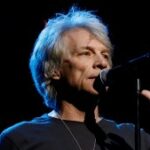 Jon Bon Jovi avalia o futuro da turnê após cirurgia nas cordas vocais: ‘Não apresentarei nada menos que 102%’