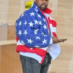 Kanye West vai para uma reunião em Sherman Oaks depois da igreja