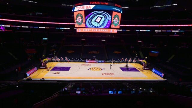 Uma visão geral da quadra antes do Los Angeles Lakers jogar contra o Dallas Mavericks no Staples Center em 25 de dezembro de 2020 em Los Angeles, Califórnia.  NOTA AO USUÁRIO: O usuário reconhece e concorda expressamente que, ao baixar e/ou usar esta fotografia, o usuário concorda com os termos e condições do Contrato de Licença da Getty Images