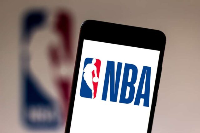 Logotipo da NBA no telefone