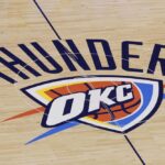O logotipo do Thunder é visto na quadra antes do Jogo 2 - Heat at Thunder - das finais da NBA de 2012, na Chesapeake Energy Arena, Oklahoma City, Oklahoma, EUA.