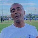 A lenda brasileira Romário está retornando ao futebol profissional aos 58 anos