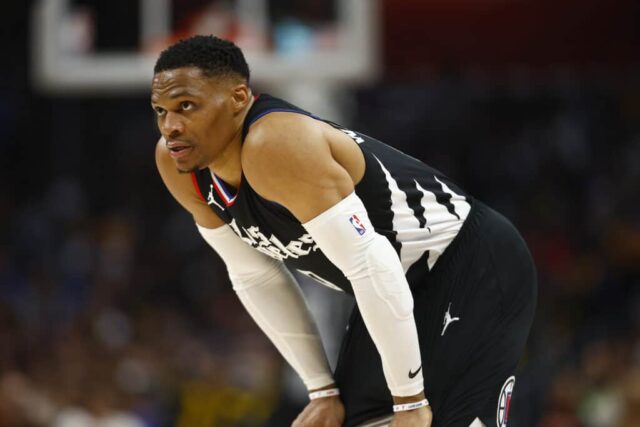 LOS ANGELES, CALIFÓRNIA - 28 DE FEVEREIRO: Russell Westbrook # 0 do LA Clippers na Crypto.com Arena em 28 de fevereiro de 2024 em Los Angeles, Califórnia.  NOTA AO USUÁRIO: O usuário reconhece e concorda expressamente que, ao baixar e/ou usar esta fotografia, o usuário concorda com os termos e condições do Contrato de Licença da Getty Images.