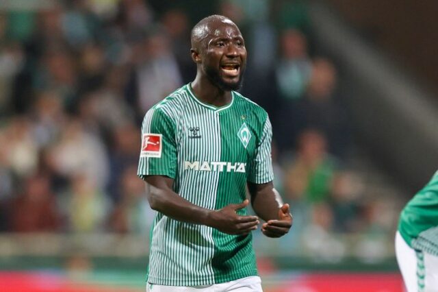 Naby Keita, do SV Werder Bremen, gesticula durante a partida da Bundesliga entre SV Werder Bremen e TSG Hoffenheim