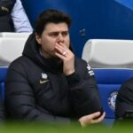 O técnico do Chelsea, Mauricio Pochettino, no banco durante um jogo