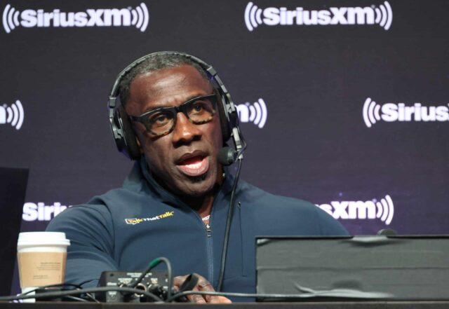 Shannon Sharpe comparece ao SiriusXM no Super Bowl LVII em 9 de fevereiro de 2023 em Phoenix, Arizona.