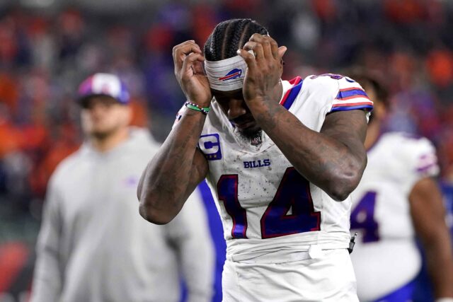 Stefon Diggs, nº 14 do Buffalo Bills, reage após a derrota de seu time por 24-18 contra o Cincinnati Bengals no Paycor Stadium em 05 de novembro de 2023 em Cincinnati, Ohio.