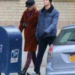 Taylor Swift de mãos dadas com o namorado Joe Alwyn fazem uma longa caminhada depois do almoço em Nova York
