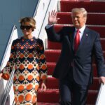 O presidente dos EUA, Donald Trump, e a primeira-dama Melania Trump são vistos partindo na carreata após chegarem no Força Aérea Um no Aeroporto Internacional de Palm Beach