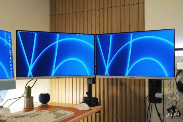 Uma montagem modular para monitor com montagem simples