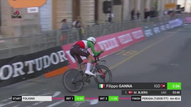 Um Pogacar devastador coloca seu primeiro Giro de volta aos trilhos