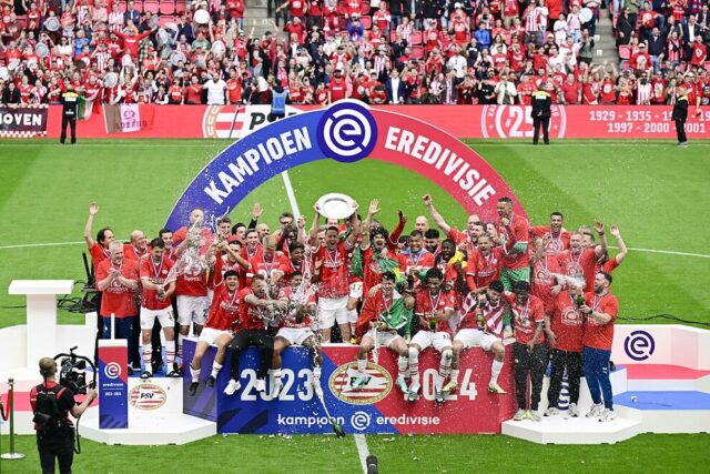 PSV é proclamado campeão da liga com Luuk de Jong estelar
