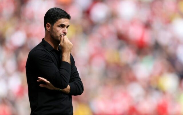 Mikel Arteta assiste Manchester City x Arsenal no FA Community Shield