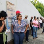 Pessoas fazem fila para votar na República Dominicana