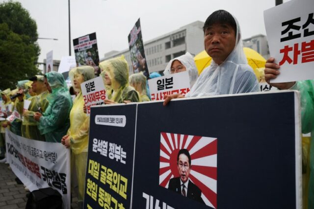 Ativistas sul-coreanos participam de uma manifestação anti-Japão perto do Gabinete Presidencial em Seul, Coreia do Sul, 26 de maio de 2024. REUTERS/Kim Hong-Ji