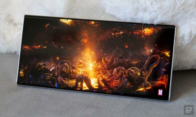 Embora as especificações não tenham mudado muito em relação ao ano passado, a tela AMOLED de 120 Hz de 6,8 polegadas do Samsung Galaxy S23 Ultra ainda é facilmente uma das melhores telas de smartphone do mercado. 
