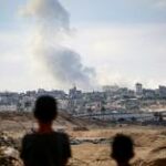 450 mil palestinos fogem de Rafah enquanto tanques israelenses avançam