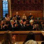 Deputados do Reino Unido aplaudem neonazistas ucranianos (FOTOS)