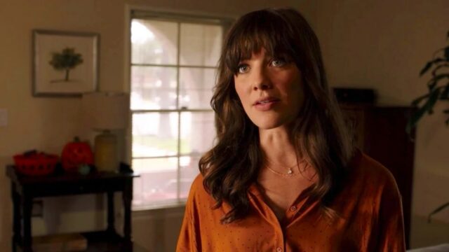 Devin Kelly como Shanon, a falecida esposa de Eddie, em uma temporada anterior de 