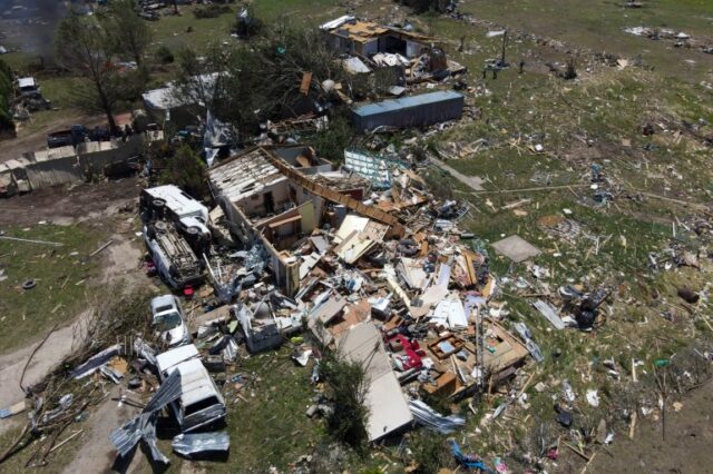 Casas destruídas após um tornado mortal nos EUA