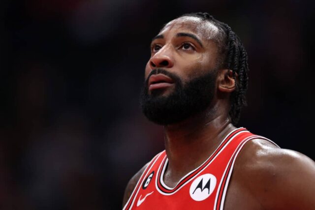 Andre Drummond nº 3 do Chicago Bulls enfrenta o Washington Wizards na Capital One Arena em 11 de janeiro de 2023 em Washington, DC.  NOTA AO USUÁRIO: O Usuário reconhece e concorda expressamente que, ao baixar e/ou usar esta fotografia, o Usuário está concordando com os termos e condições do Contrato de Licença da Getty Images.