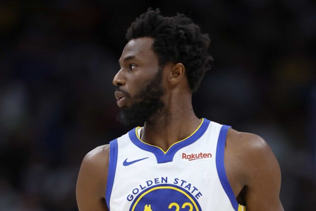 DENVER, COLORADO - 08 DE NOVEMBRO: Andrew Wiggins # 22 do Golden State Warriors joga contra o Denver Nuggets no primeiro quarto na Ball Arena em 08 de novembro de 2023 em Denver, Colorado.  NOTA AO USUÁRIO: O Usuário reconhece e concorda expressamente que, ao baixar e/ou usar esta fotografia, o Usuário está concordando com os termos e condições do Contrato de Licença da Getty Images.