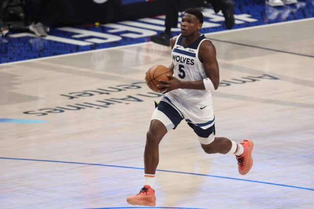 DALLAS, TEXAS - 28 DE MAIO: Anthony Edwards # 5 do Minnesota Timberwolves vai para a cesta contra o Dallas Mavericks no jogo quatro das finais da Conferência Oeste no American Airlines Center em 28 de maio de 2024 em Dallas, Texas.  NOTA AO USUÁRIO: O Usuário reconhece e concorda expressamente que, ao baixar e/ou usar esta fotografia, o Usuário está concordando com os termos e condições do Contrato de Licença da Getty Images.