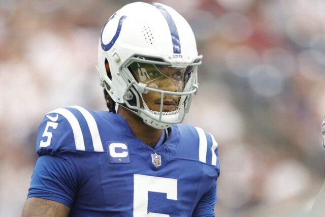 HOUSTON, TEXAS - 17 DE SETEMBRO: Anthony Richardson # 5 do Indianapolis Colts lança um passe durante o primeiro quarto contra o Houston Texans no NRG Stadium em 17 de setembro de 2023 em Houston, Texas.