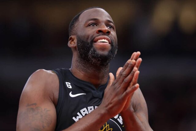 Draymond Green #23 do Golden State Warriors reage contra o Chicago Bulls durante o primeiro tempo no United Center em 15 de janeiro de 2023 em Chicago, Illinois.  NOTA AO USUÁRIO: O Usuário reconhece e concorda expressamente que, ao baixar e/ou usar esta fotografia, o Usuário está concordando com os termos e condições do Contrato de Licença da Getty Images.