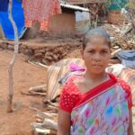 A cafeicultora Gemmala Sita, cujos grãos chegam aos cafés das capitais globais – mesmo quando ela tem de lutar sem uma casa de banho (Gurvinder Singh/Al Jazeera)