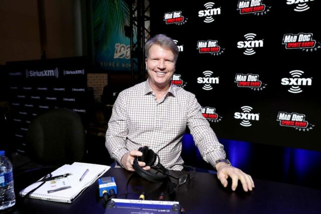O ex-jogador da NFL Phil Simms comparece ao terceiro dia do SiriusXM no Super Bowl LIV em 31 de janeiro de 2020 em Miami, Flórida. 