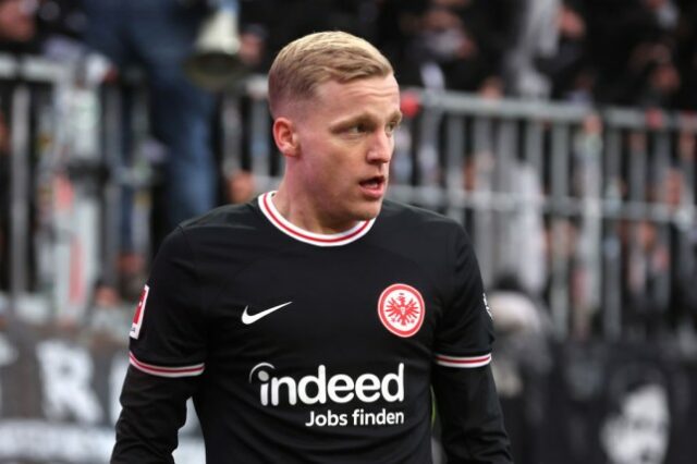 Donny van de Beek, meio-campista emprestado do Manchester United, joga pelo Eintracht Frankfurt