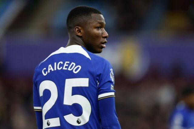 Moses Caicedo em ação pelo Chelsea