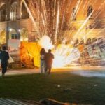 Contramanifestantes pró-Israel atacam acampamento de manifestantes pró-Palestina na UCLA em 30 de abril