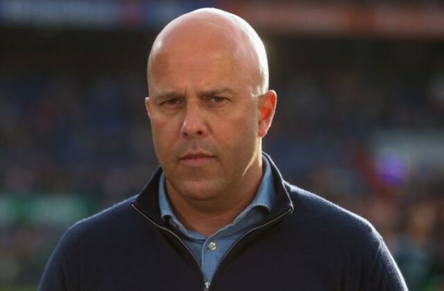 O chefe do Feyenoord, Arne Slot, observa