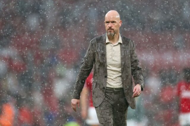 Erik ten Hag parece irritado depois que o Man United perdeu em casa para o Arsenal