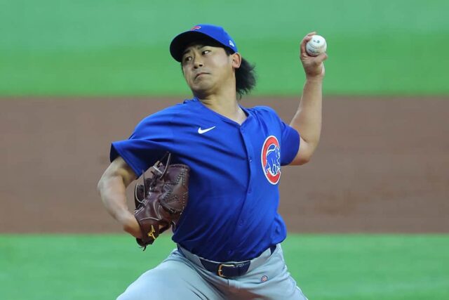 Shota Imanaga #18 do Chicago Cubs arremessa no primeiro turno contra o Atlanta Braves no Truist Park em 13 de maio de 2024 em Atlanta, Geórgia. 