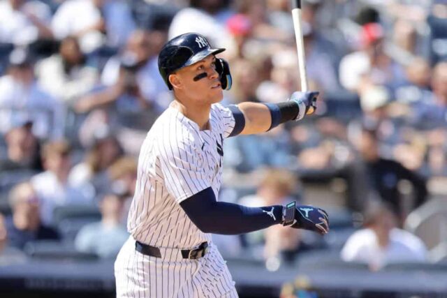 Aaron Judge #99 do New York Yankees faz um home run de duas corridas na quinta entrada contra o Chicago White Sox no Yankee Stadium em 19 de maio de 2024 na cidade de Nova York.