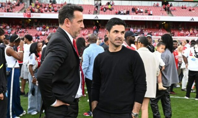 Edu com o técnico do Arsenal, Mikel Arteta