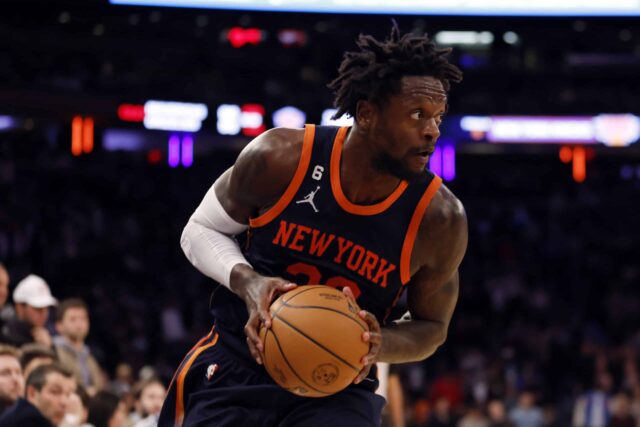 Julius Randle #30 do New York Knicks controla a bola durante o segundo tempo contra o Minnesota Timberwolves no Madison Square Garden em 20 de março de 2023 na cidade de Nova York.  Os Timberwolves venceram por 140-134.  NOTA AO USUÁRIO: O Usuário reconhece e concorda expressamente que, ao baixar e/ou usar esta fotografia, o Usuário está concordando com os termos e condições do Contrato de Licença da Getty Images.