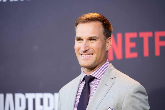 HOLLYWOOD, CALIFÓRNIA - 11 DE JULHO: Kirk Cousins ​​​​comparece à estreia do Netflix em Los Angeles 