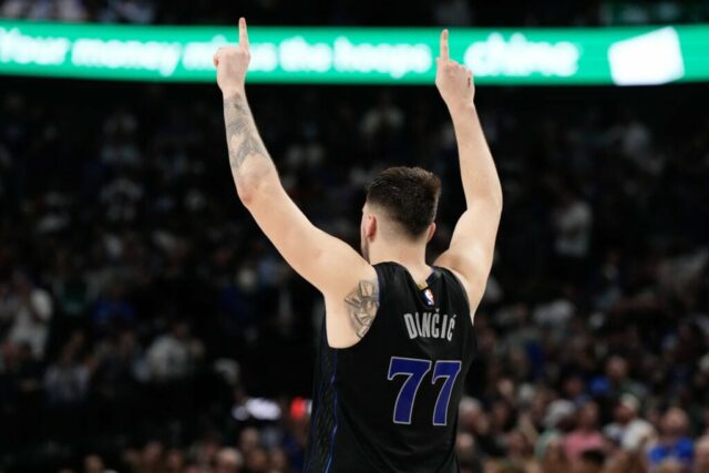 DALLAS, TEXAS - 18 DE MAIO: Luka Doncic # 77 do Dallas Mavericks reage durante a segunda metade do jogo seis dos playoffs da segunda rodada da Conferência Oeste contra o Oklahoma City Thunder no American Airlines Center em 18 de maio de 2024 em Dallas, Texas.  NOTA AO USUÁRIO: O Usuário reconhece e concorda expressamente que, ao baixar e/ou usar esta fotografia, o Usuário está concordando com os termos e condições do Contrato de Licença da Getty Images.