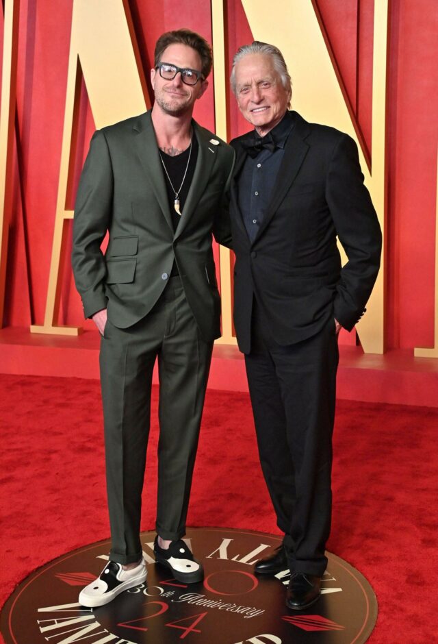 Michael Douglas vai ao Oscar com o filho Cameron. 