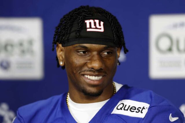 EAST RUTHERFORD, NOVA JERSEY - 10 DE MAIO: O wide receiver Malik Nabers fala à mídia durante o New York Giants Rookie Minicamp no Quest Diagnostics Training Center em 10 de maio de 2024 em East Rutherford, Nova Jersey.