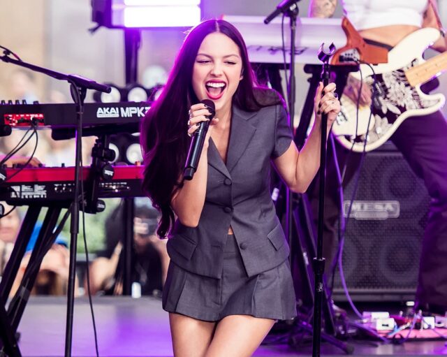 Olivia Rodrigo se apresenta ao vivo