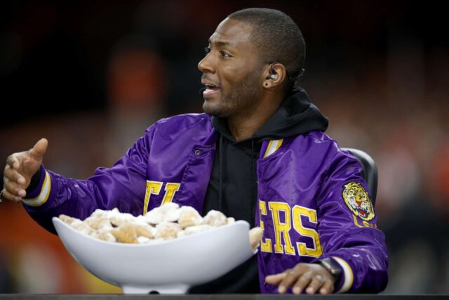 Ryan Clark, da ESPN, fala antes do jogo do College Football Playoff National Championship no Mercedes Benz Superdome em 13 de janeiro de 2020 em Nova Orleans, Louisiana.